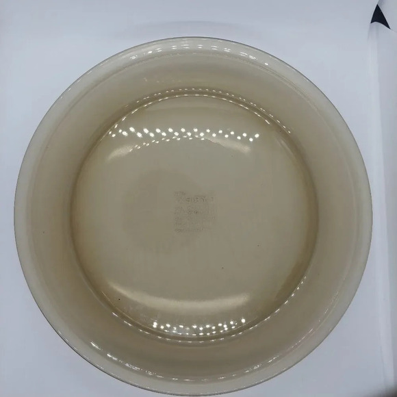 Pyrex-Corningware Amber Brown Pie Plate, 9in - Picture 2 of 3